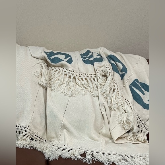 UNBRANDED Cream and Blue Fringed Throw Blanket NAUTICAL APPROXIMATELY 52 X 83 - Picture 6 of 6